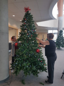 Ann and Beth decorating the tree